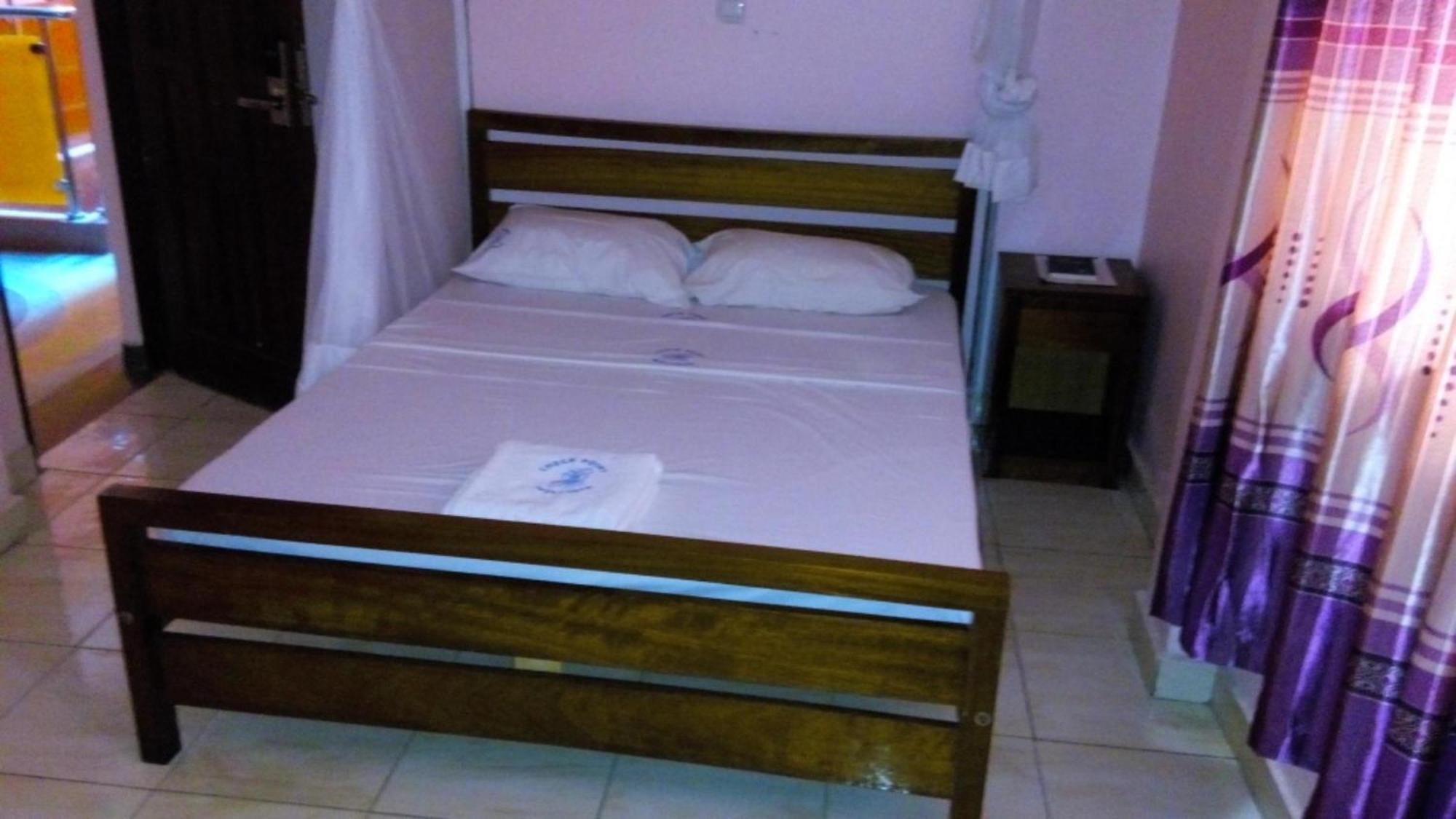 Checkpoint Inn Hotel, Mombasa Zewnętrze zdjęcie
