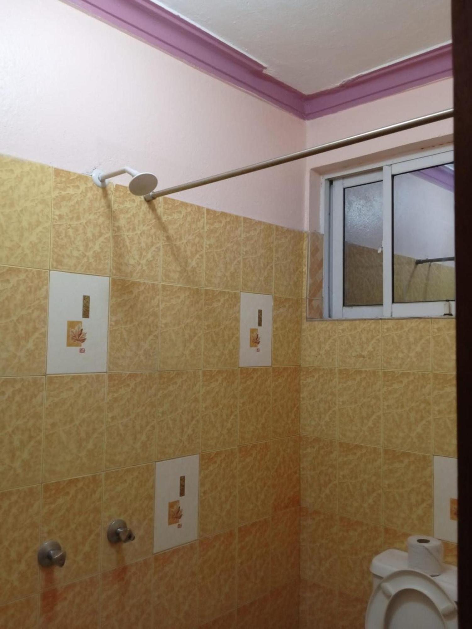 Checkpoint Inn Hotel, Mombasa Zewnętrze zdjęcie