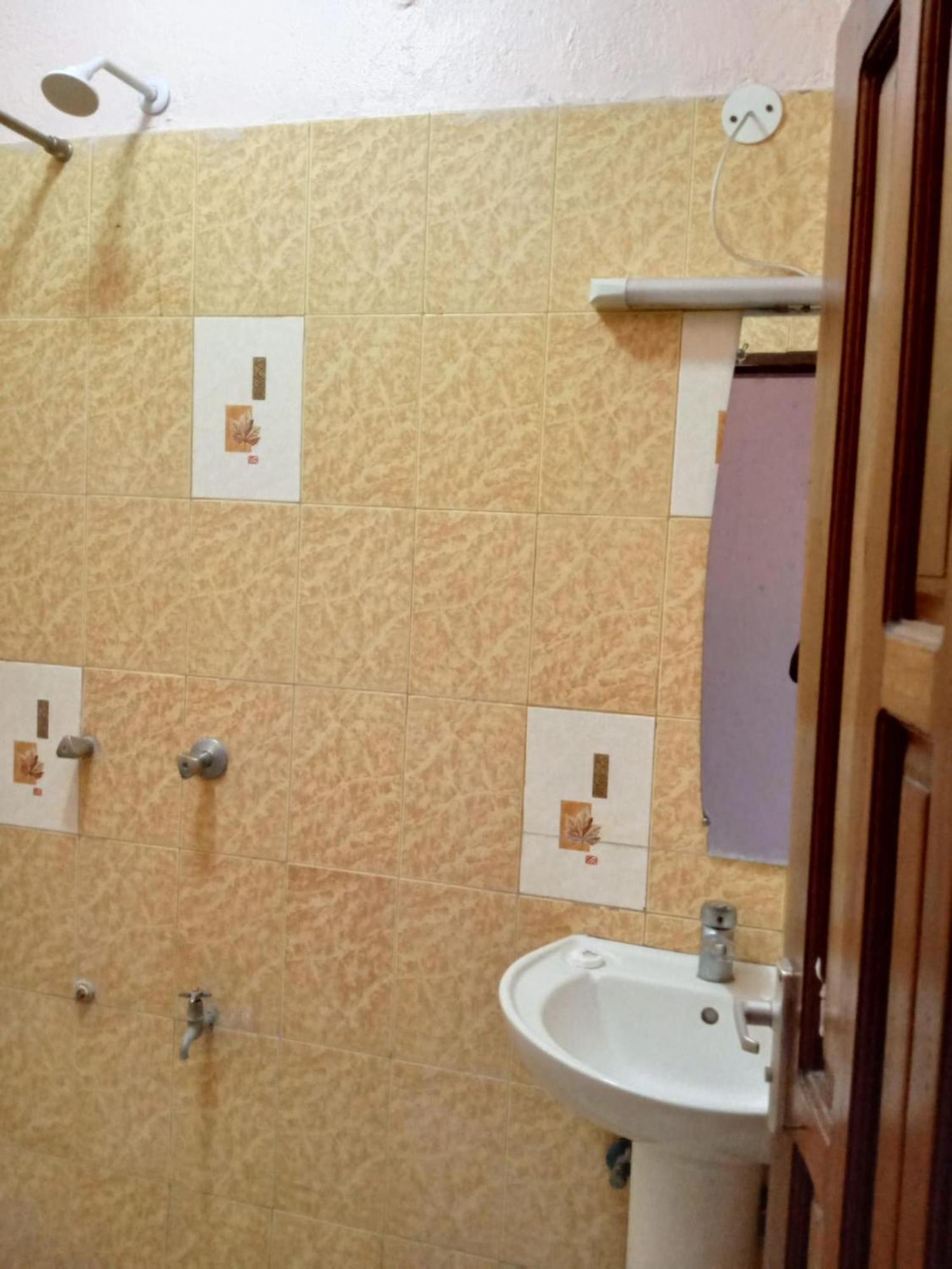 Checkpoint Inn Hotel, Mombasa Zewnętrze zdjęcie