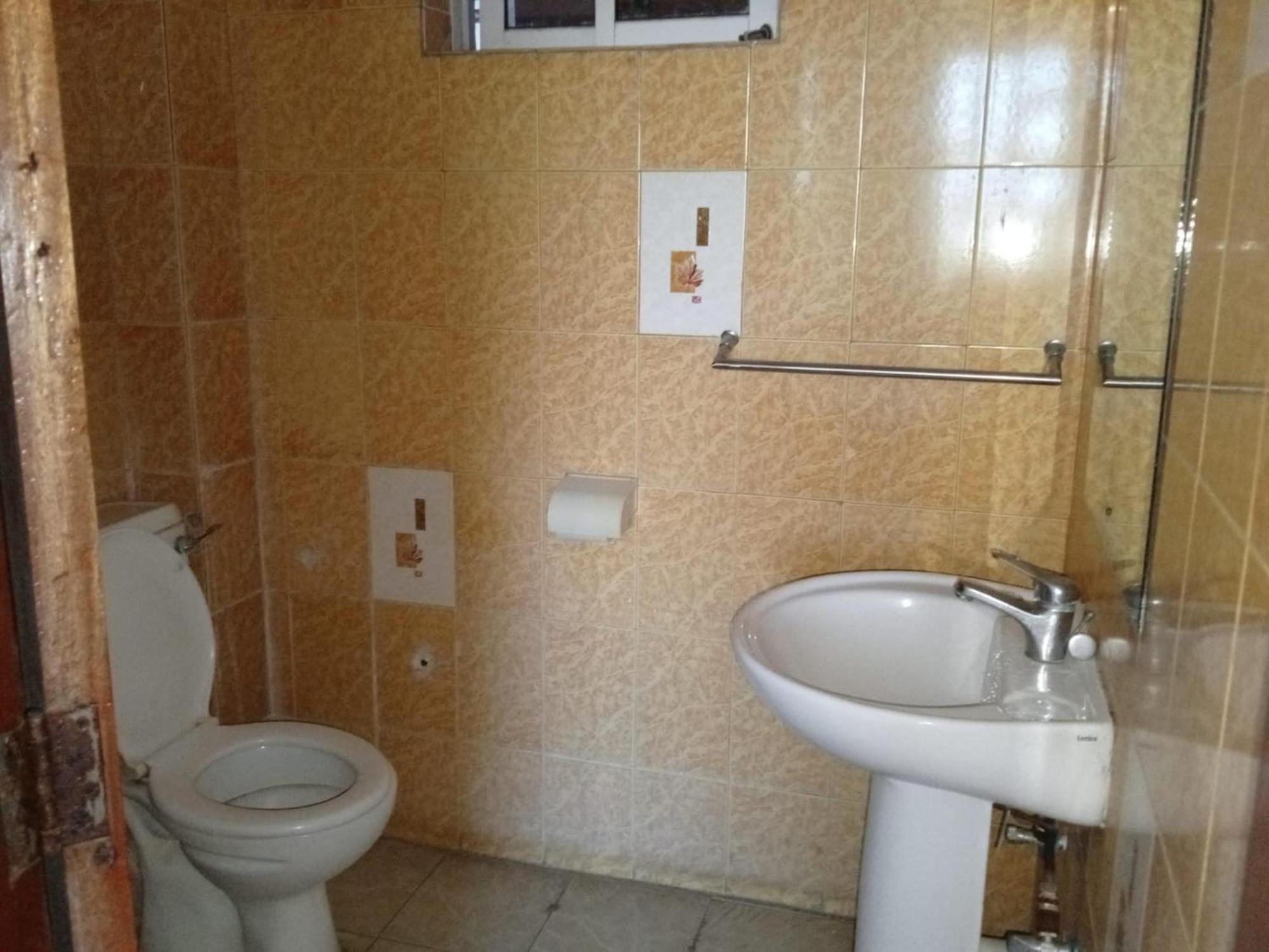 Checkpoint Inn Hotel, Mombasa Zewnętrze zdjęcie
